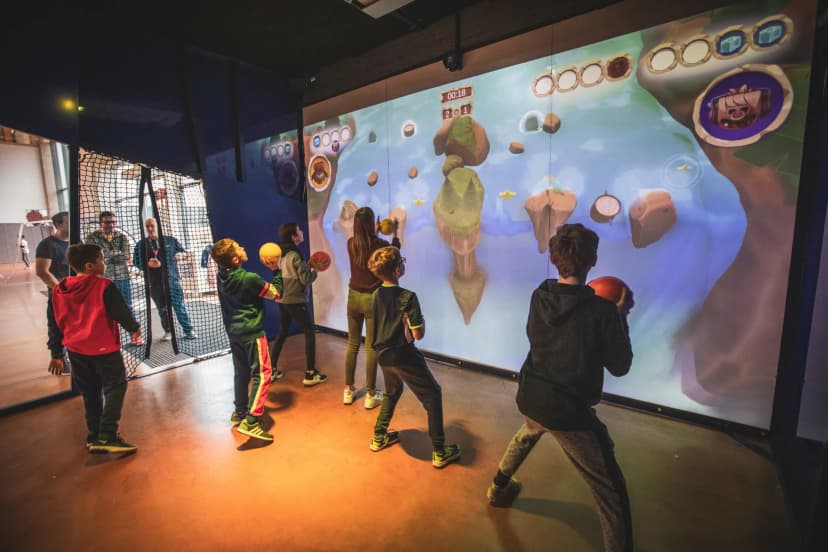 Mur interactif — Fox Bowling à Sainte-Gemmes-sur-Loire, près d'Angers